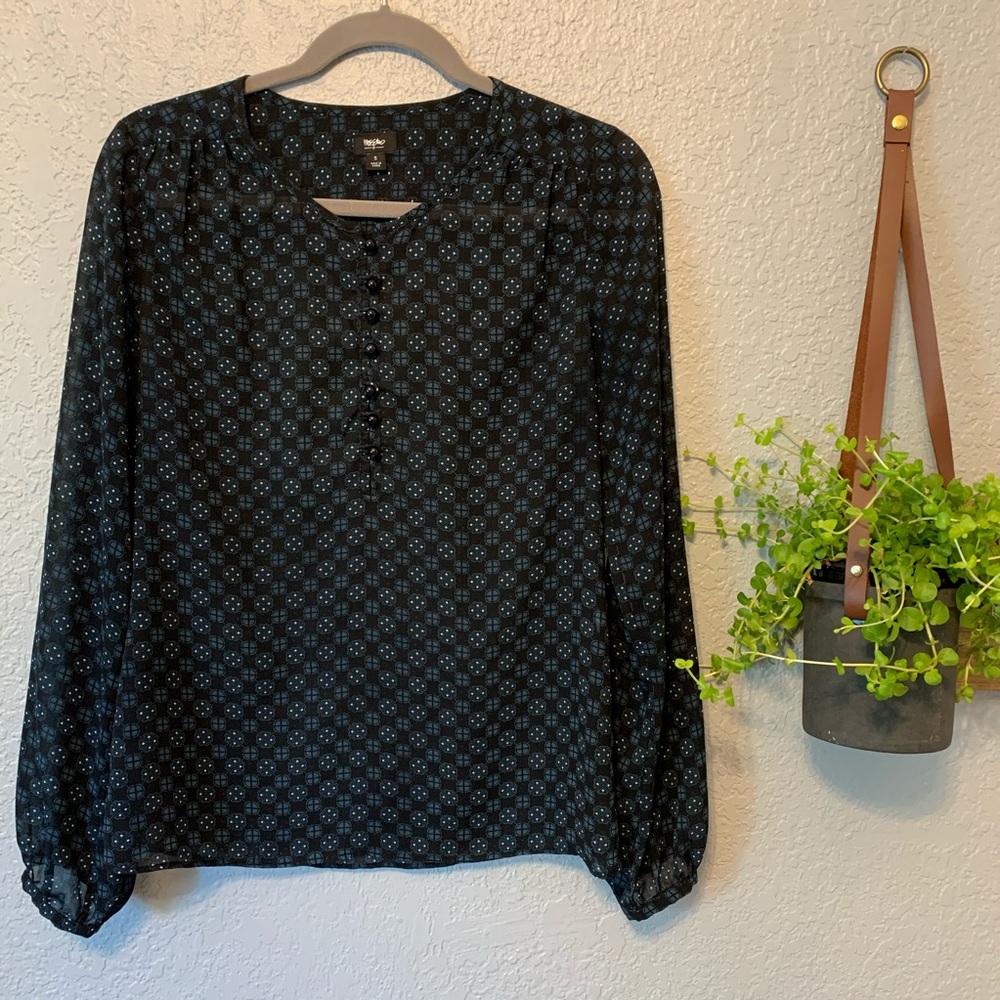 Mossimo Light Weight Top Black with Blue Pattern S